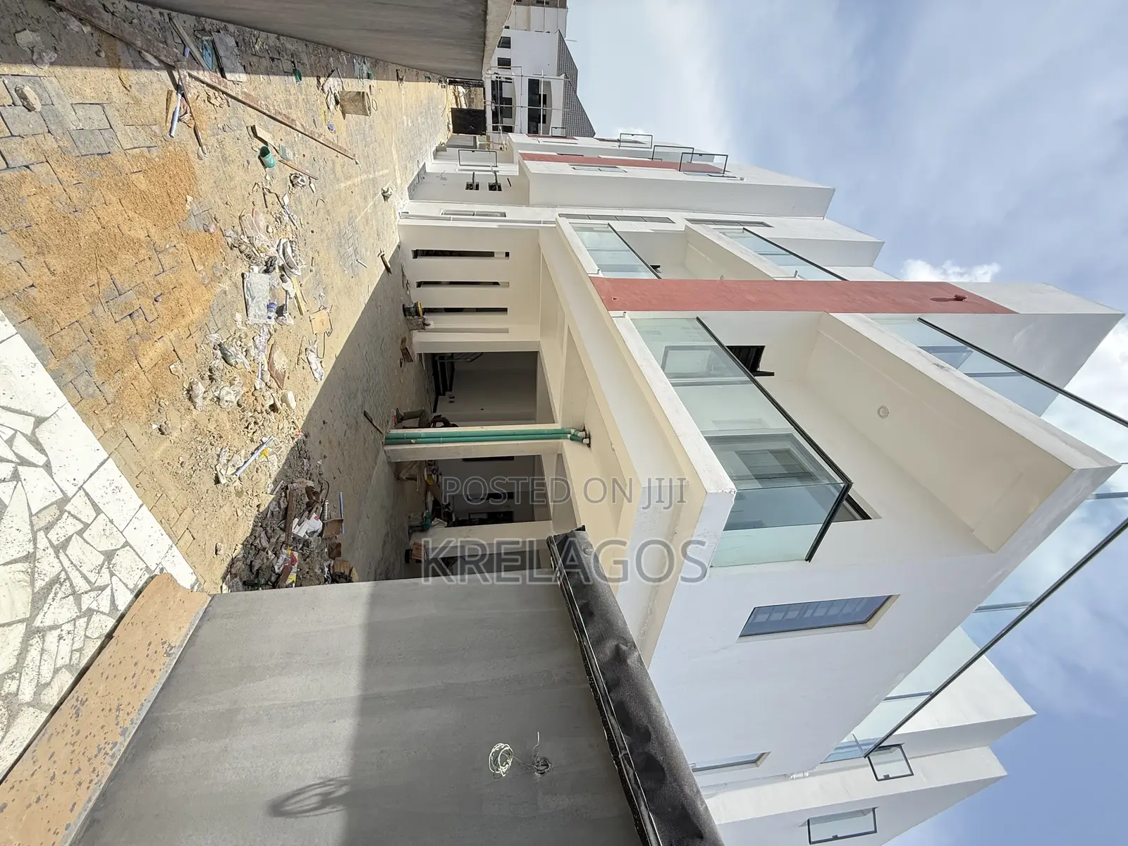 3bdrm Apartment in Lekki Phase 1 for sale