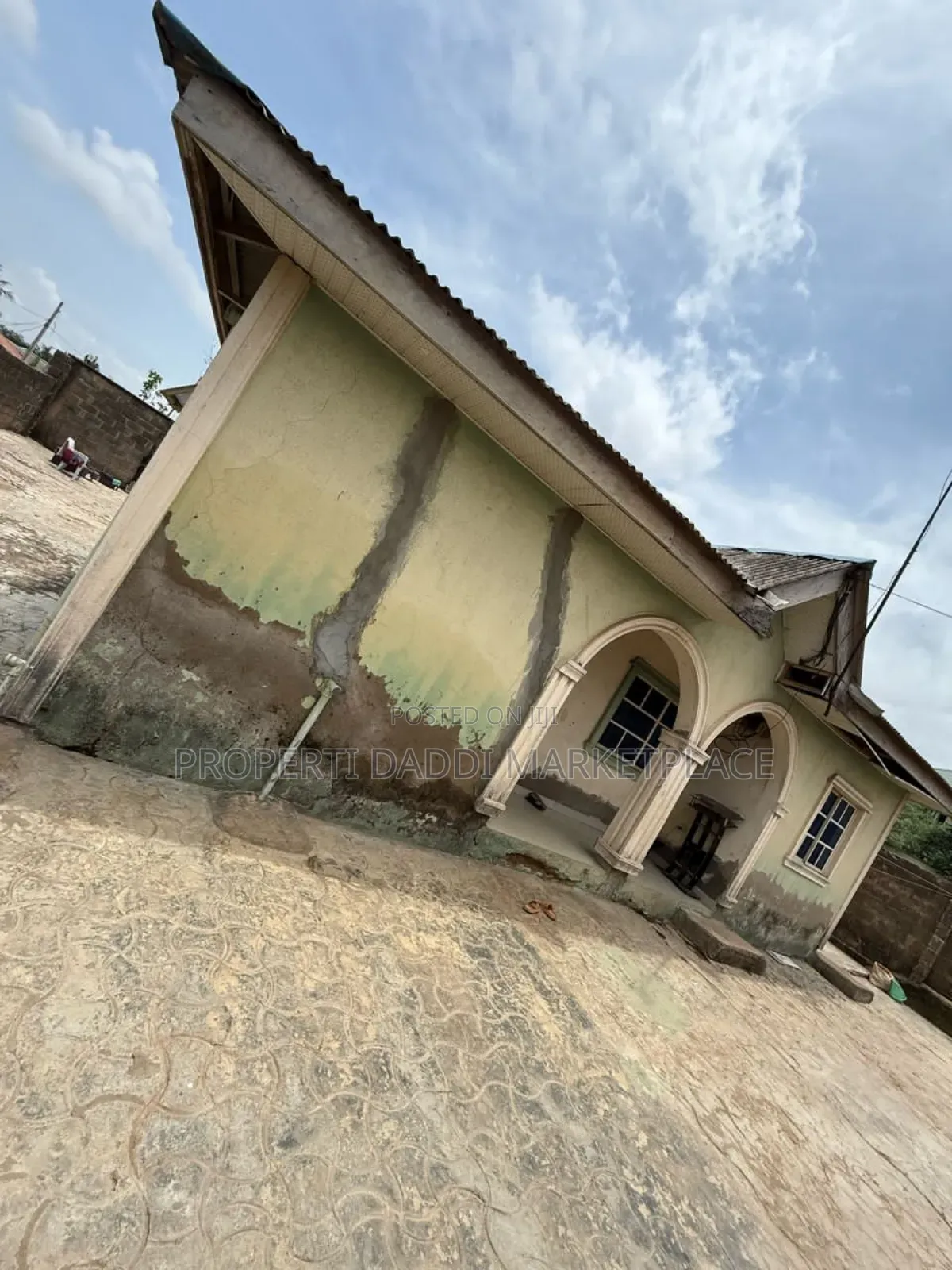 5bdrm Block of Flats in Ayobo for sale