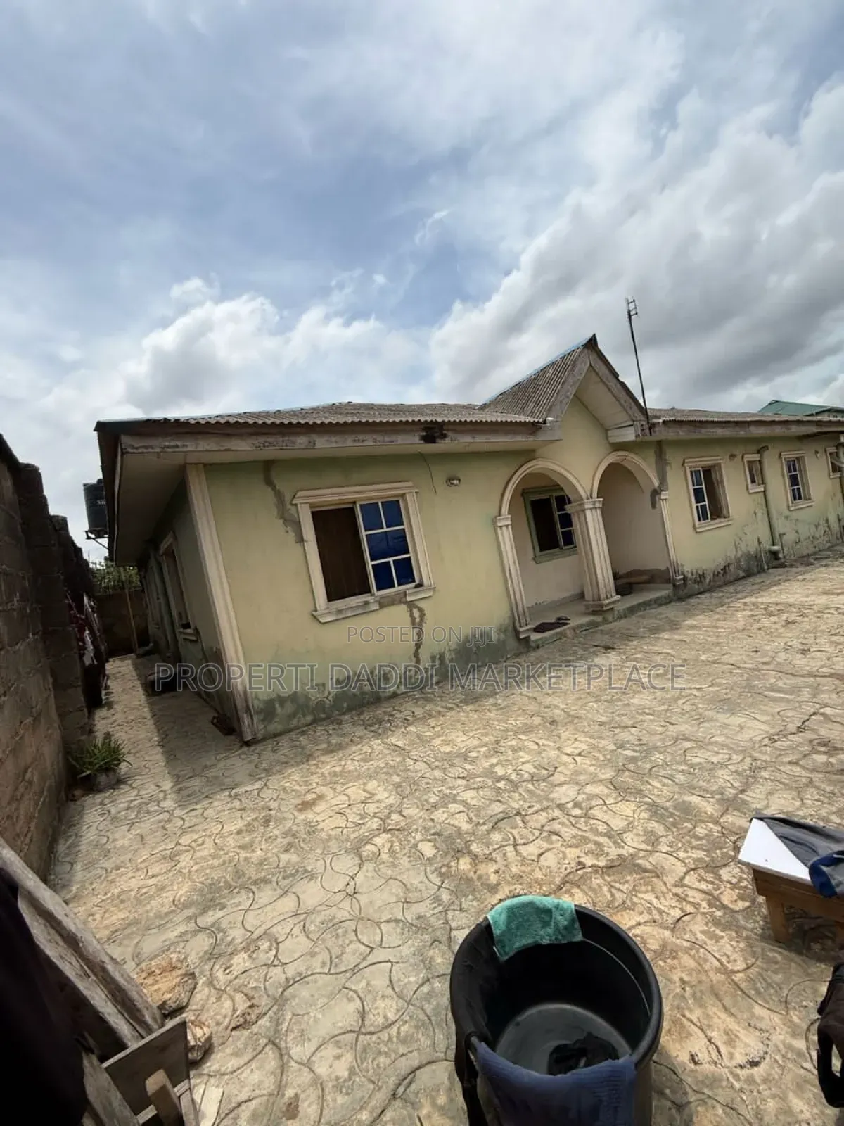 5bdrm Block of Flats in Ayobo for sale
