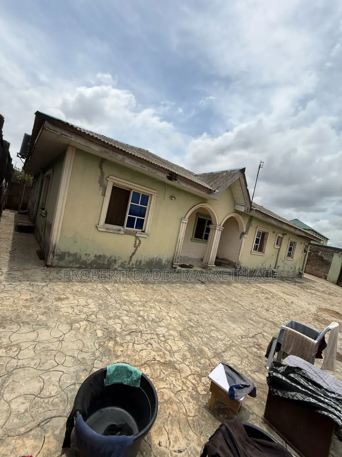 5bdrm Block of Flats in Ayobo for sale