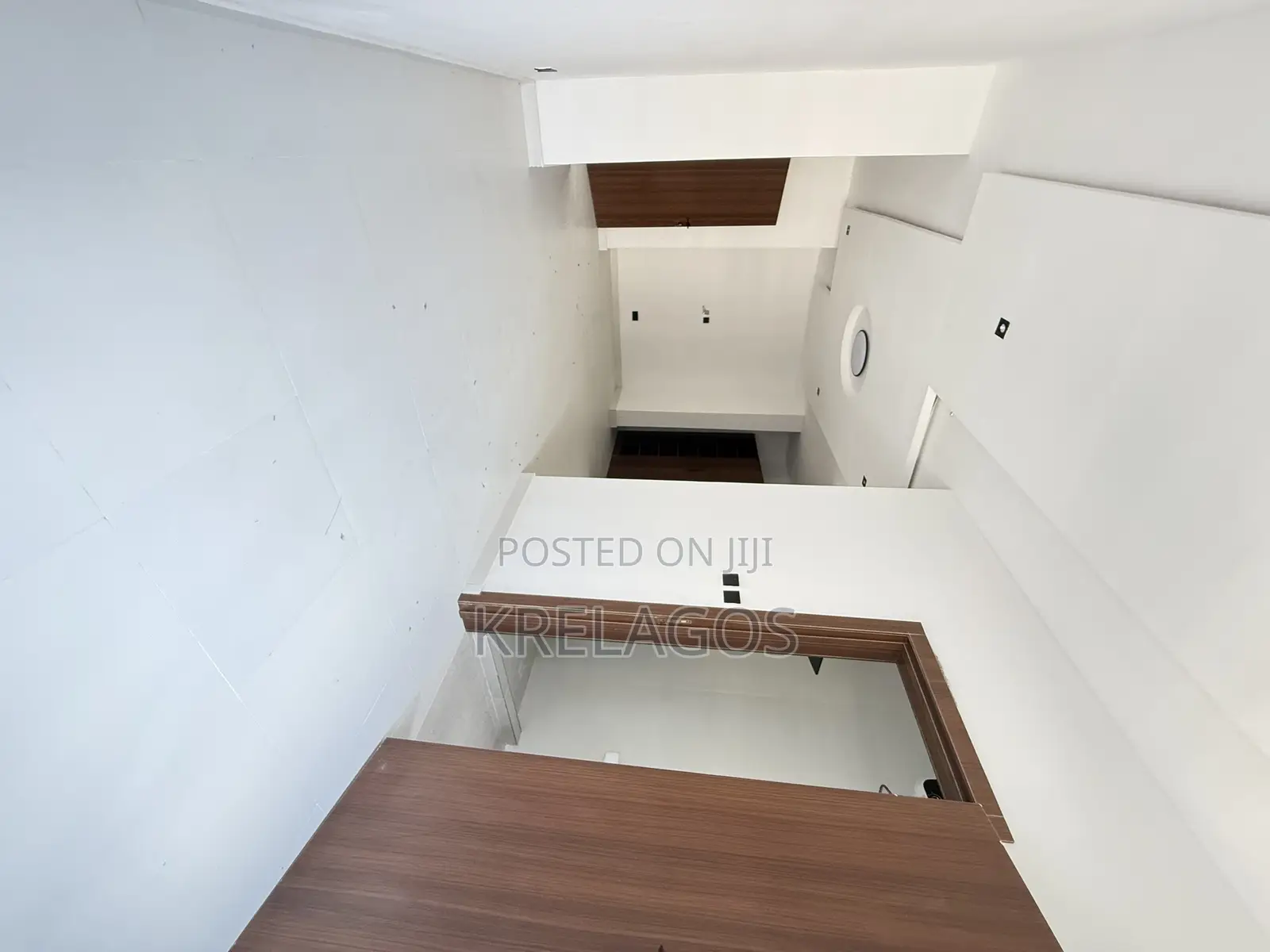 3bdrm Apartment in Lekki Phase 1 for sale
