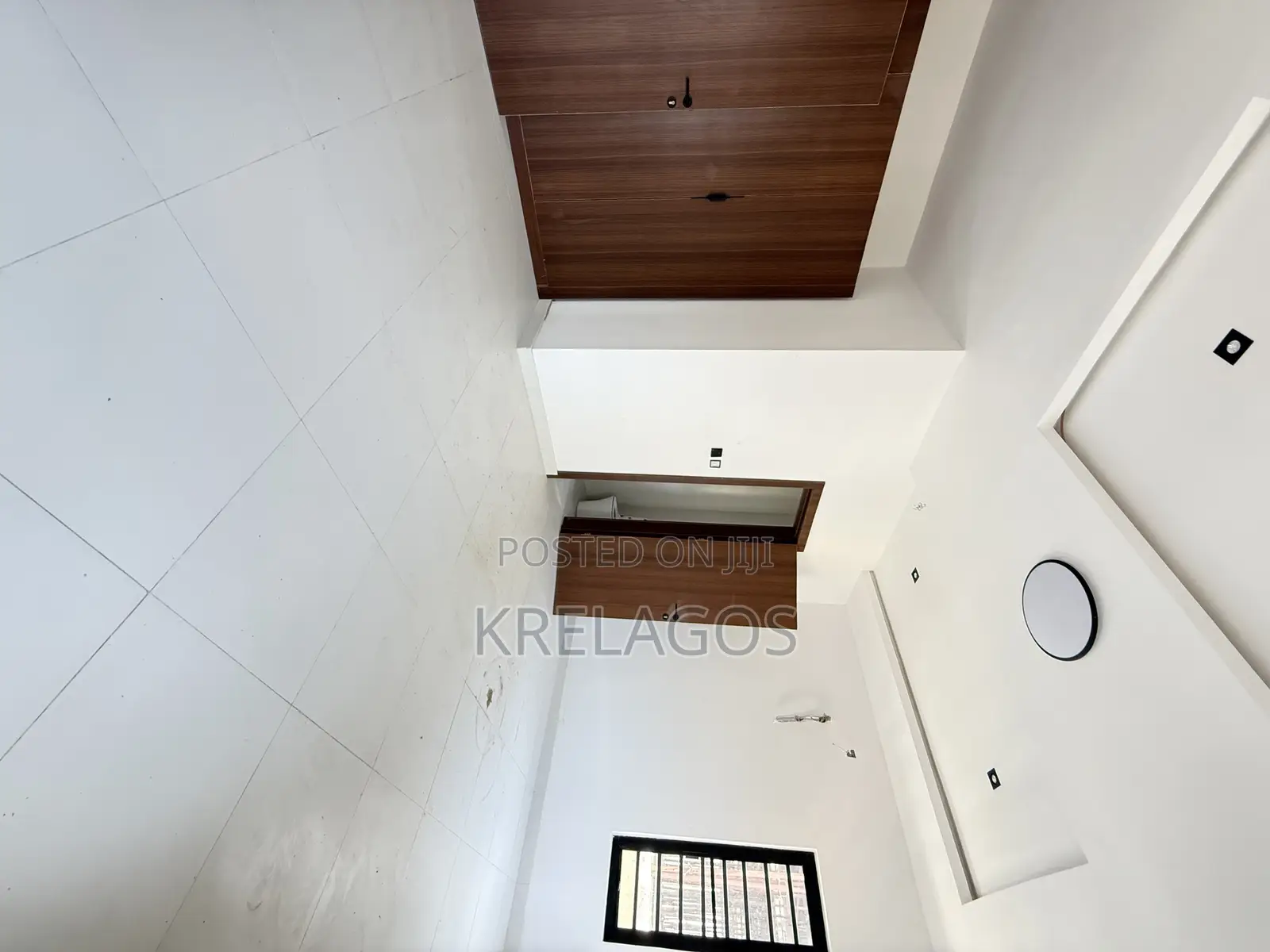 3bdrm Apartment in Lekki Phase 1 for sale