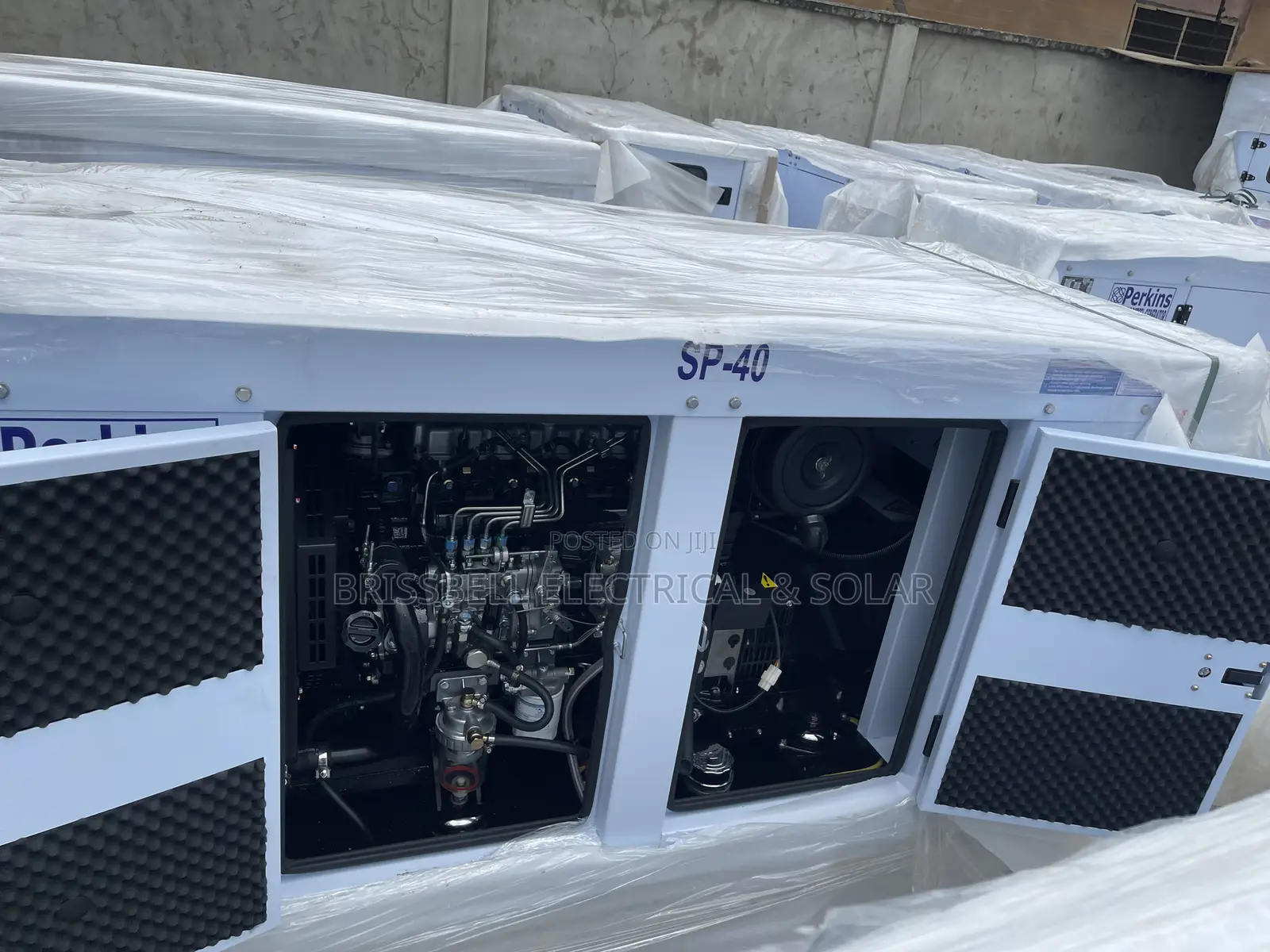 Superb England Perkins Soundproof Diesel Generator 40kva