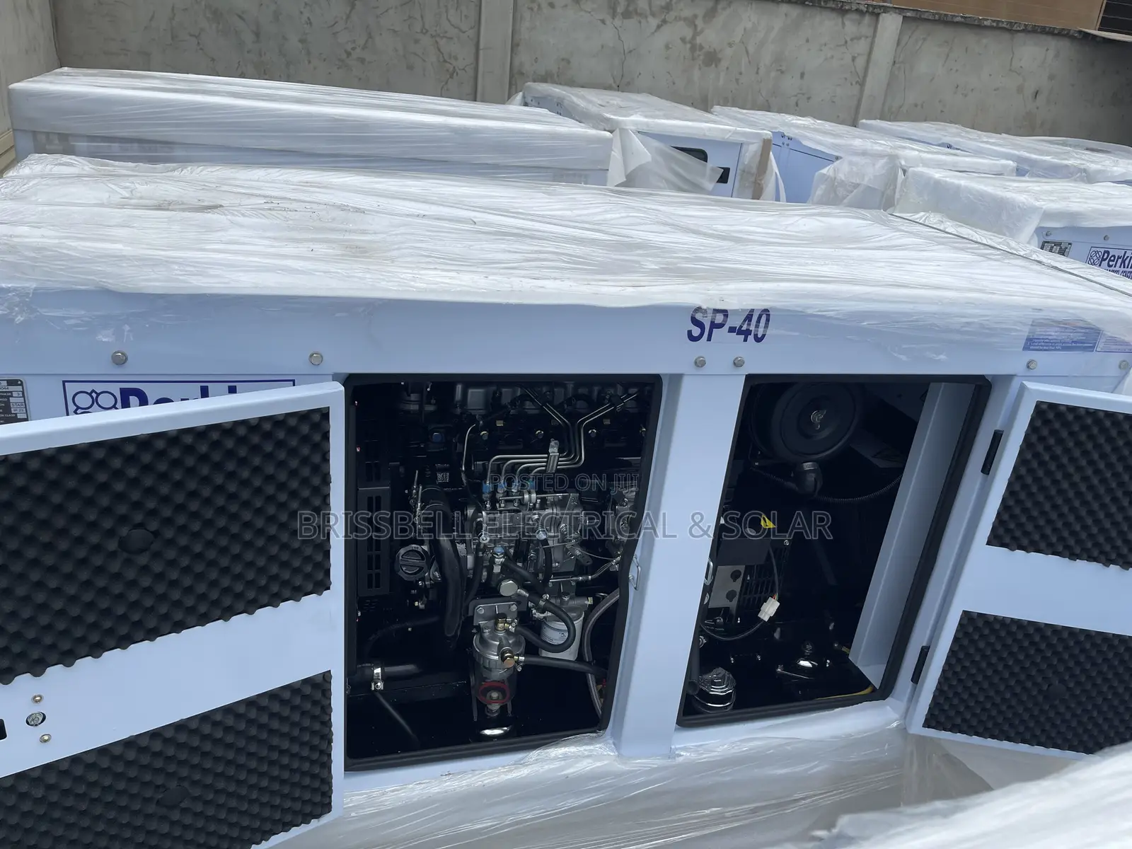 Superb England Perkins Soundproof Diesel Generator 40kva