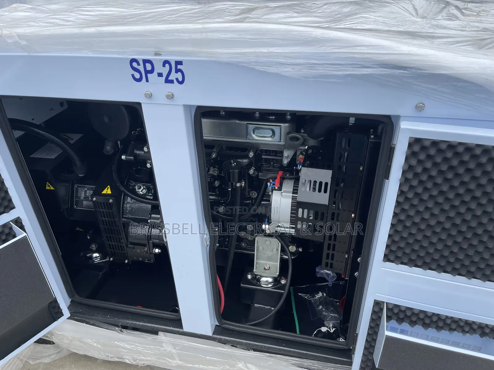 Superb England Perkins Soundproof Diesel Generator 25kva