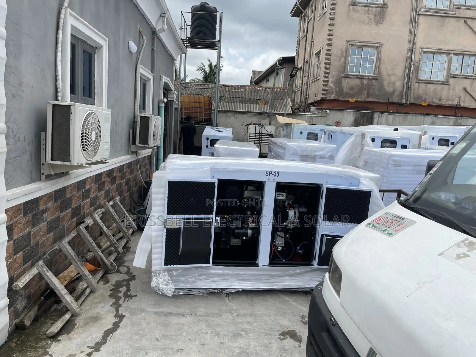 Superb England Perkins Soundproof Diesel Generator 30kva