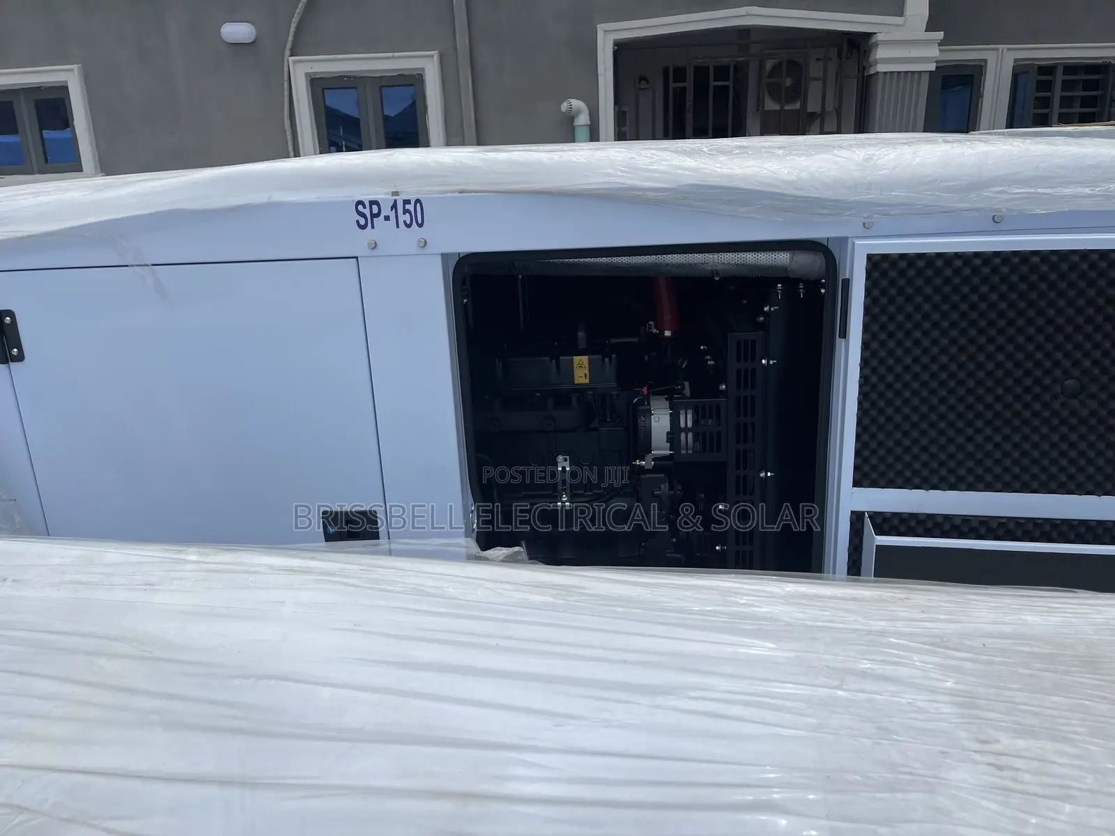 Superb England Perkins Soundproof Diesel Generator 150kva