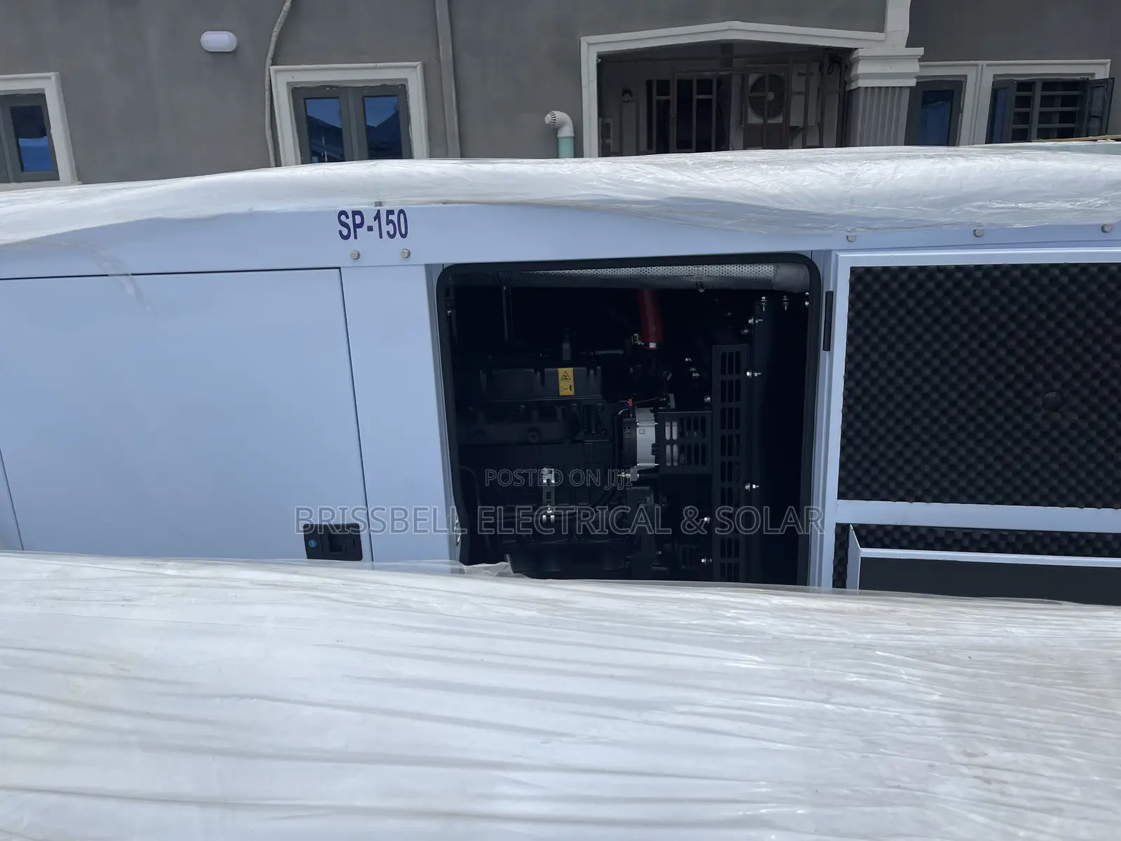 Superb England Perkins Soundproof Diesel Generator 150kva