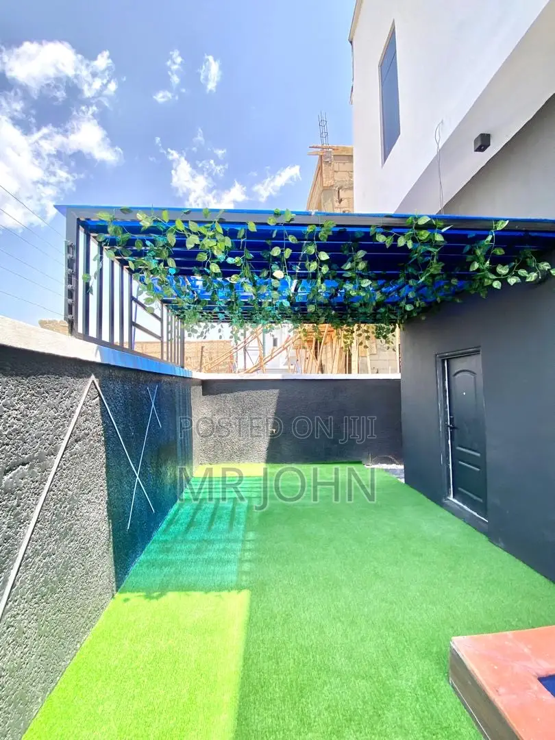 5bdrm House in Mcjedi Pr, Lekki for sale