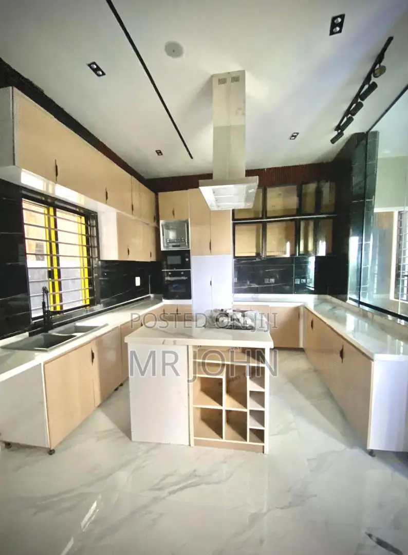5bdrm House in Mcjedi Pr, Lekki for sale