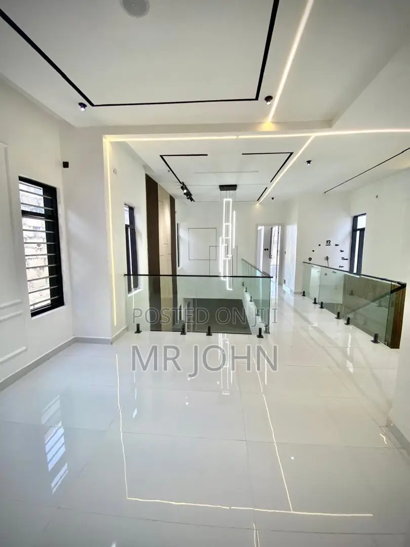 5bdrm House in Mcjedi Pr, Lekki for sale