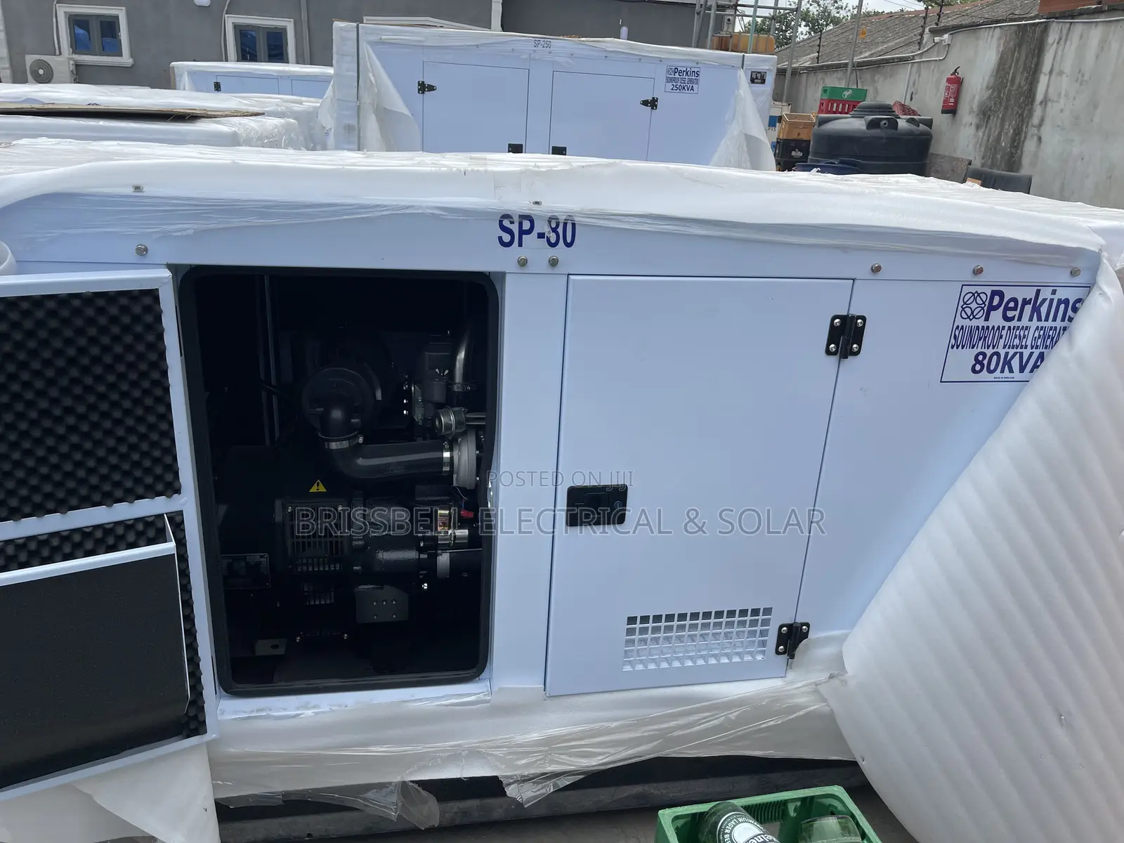 Superb England Perkins Soundproof Diesel Generator 80kva