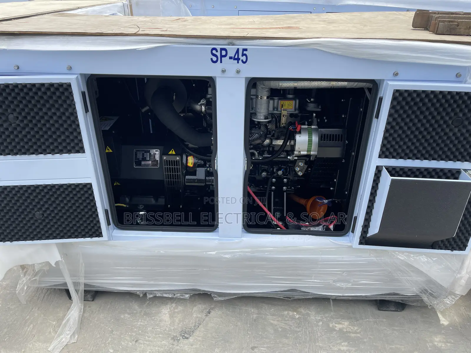 Superb England Perkins Soundproof Diesel Generator 45kva