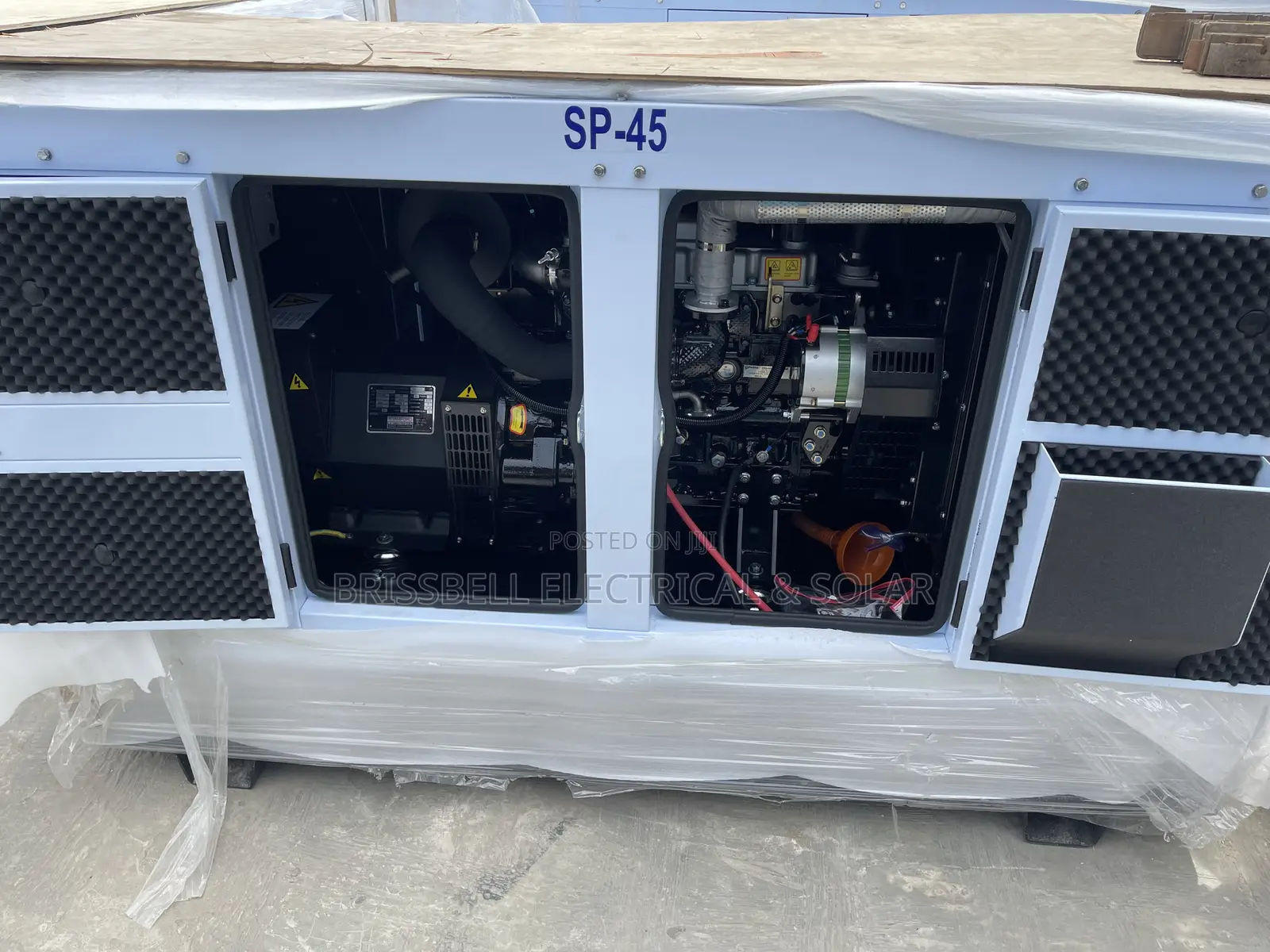 Superb England Perkins Soundproof Diesel Generator 45kva