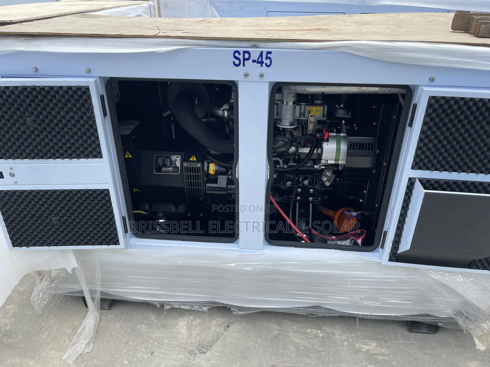 Superb England Perkins Soundproof Diesel Generator 45kva