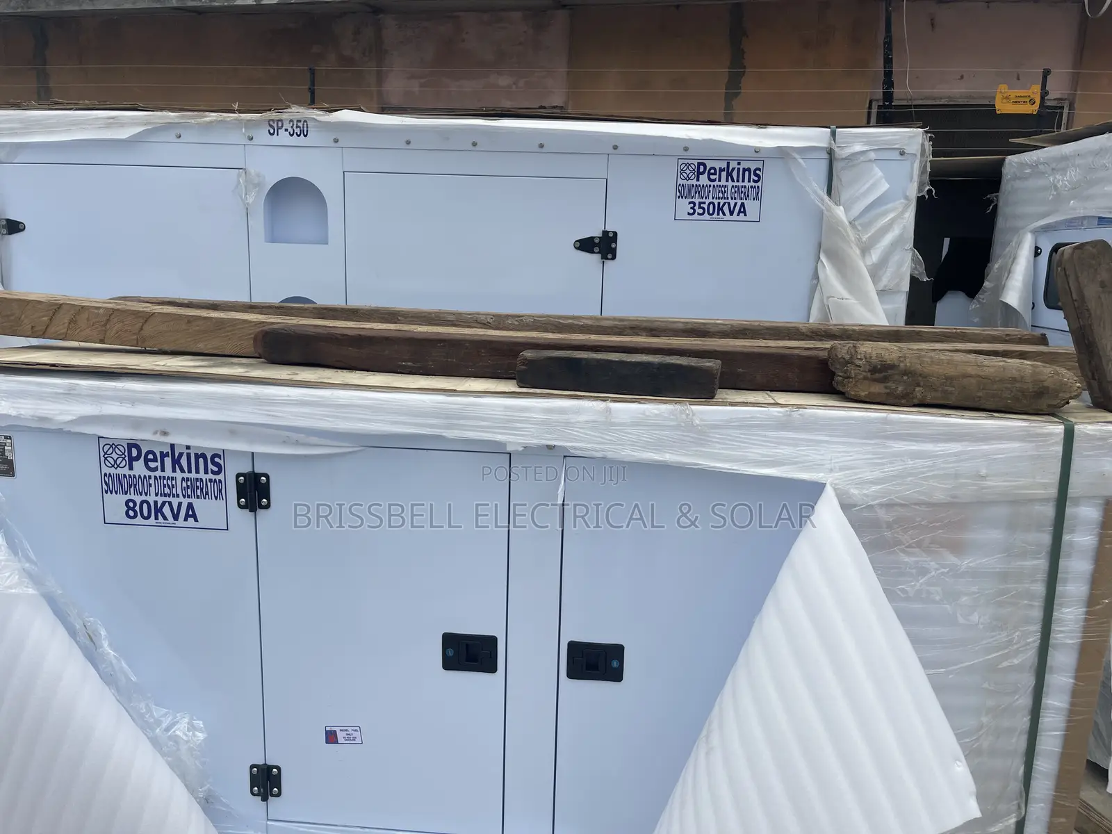 Superb England Perkins Soundproof Diesel Generator 350kva