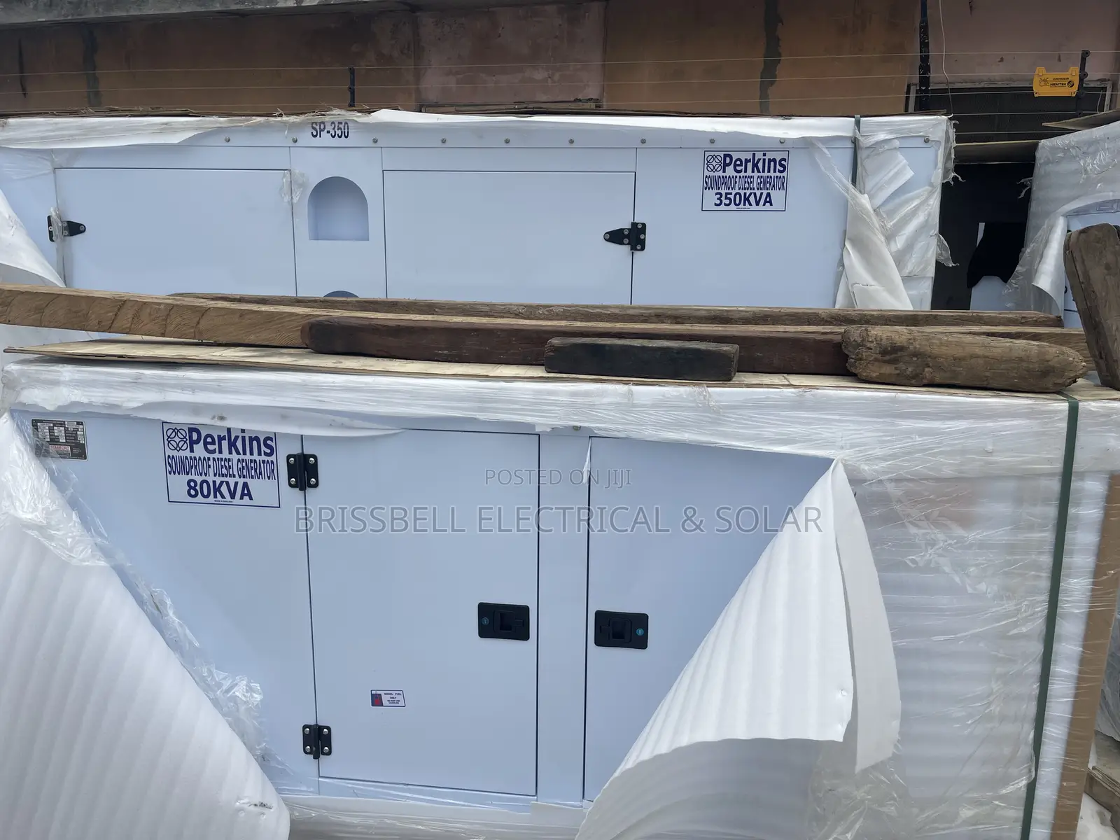 Superb England Perkins Soundproof Diesel Generator 350kva