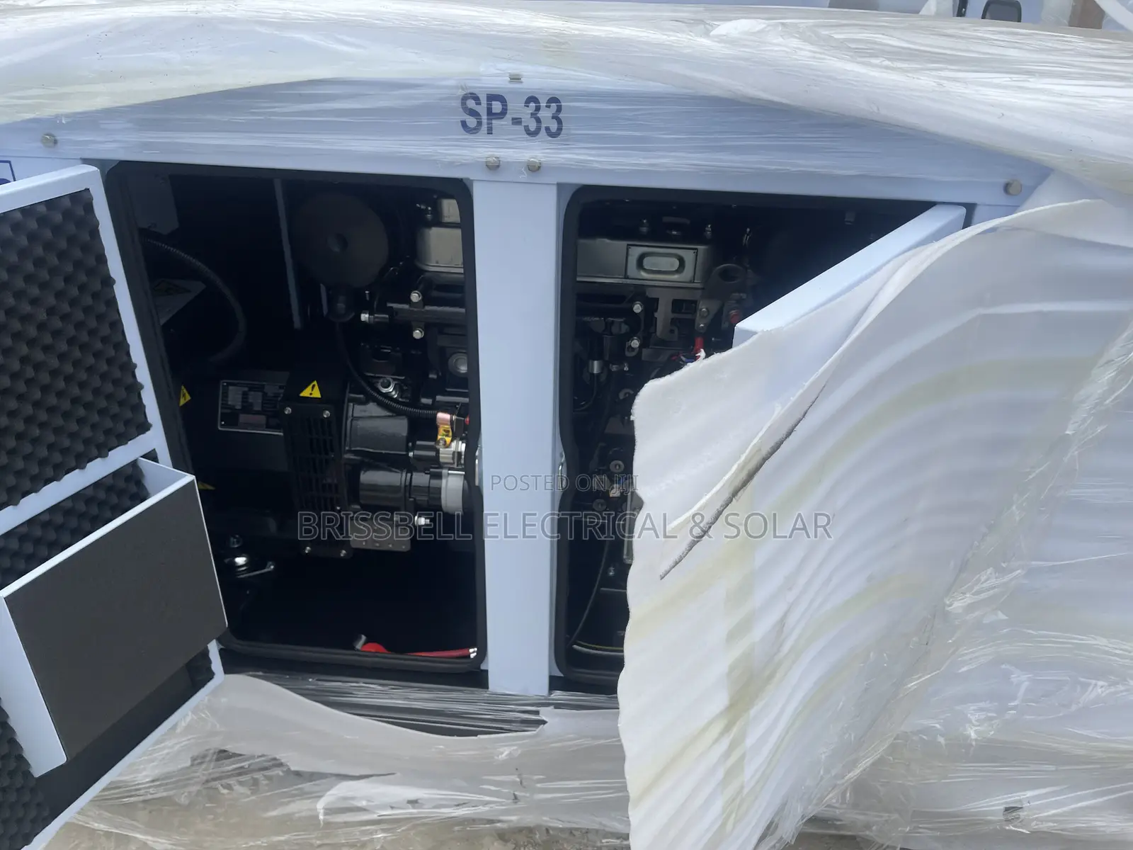 Superb England Perkins Soundproof Diesel Generator 33kva