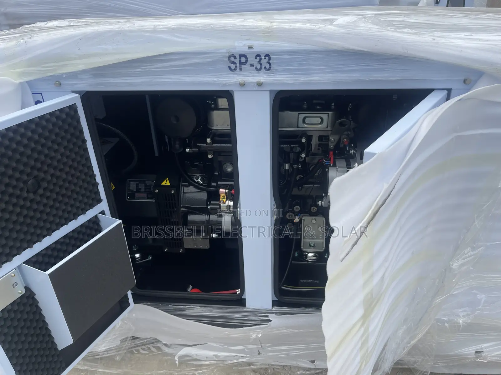Superb England Perkins Soundproof Diesel Generator 33kva