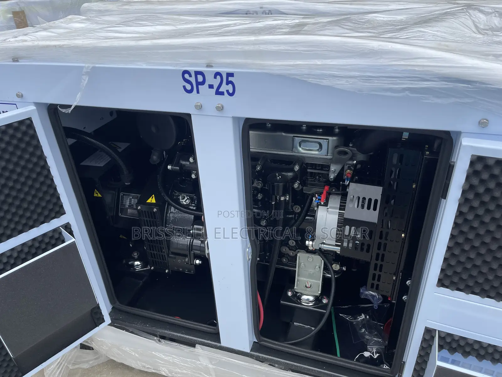 Superb England Perkins Soundproof Diesel Generator 25kva
