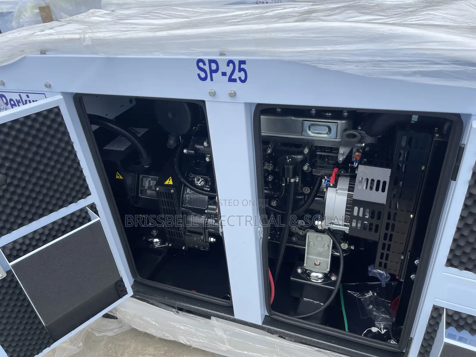 Superb England Perkins Soundproof Diesel Generator 25kva