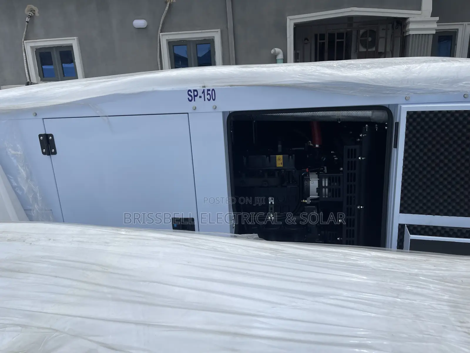 Superb England Perkins Soundproof Diesel Generator 150kva