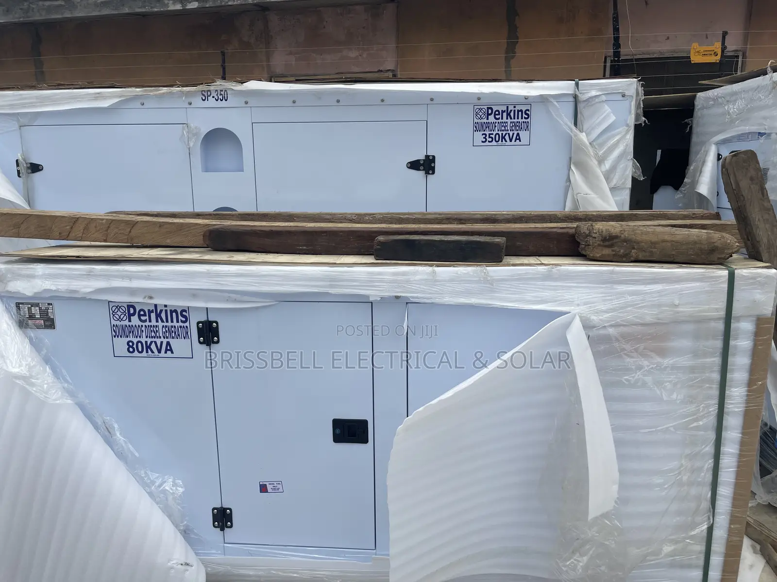 Superb England Perkins Soundproof Diesel Generator 350kva