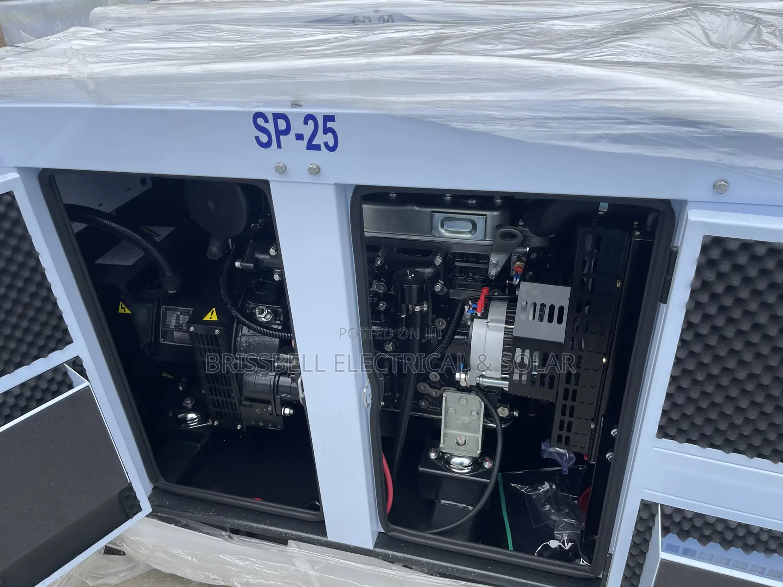 Superb England Perkins Soundproof Diesel Generator 25kva