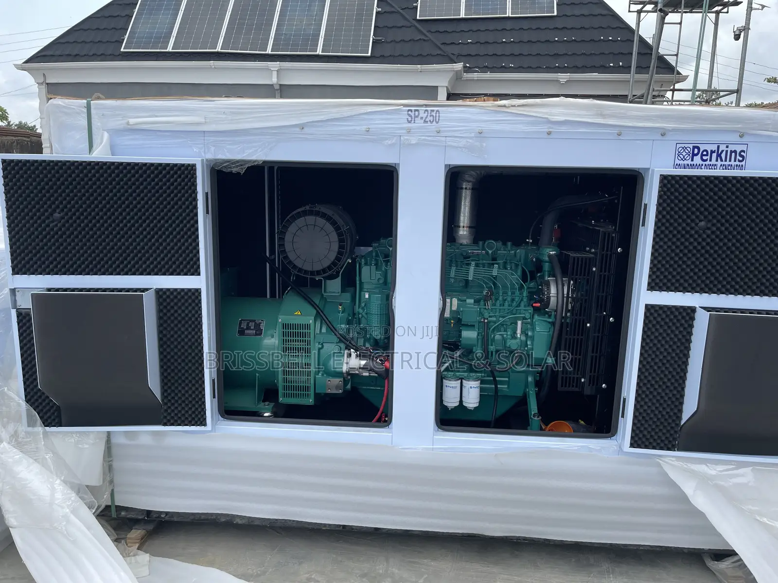 Heavy-duty England Perkins Soundproof Diesel Generator250kva