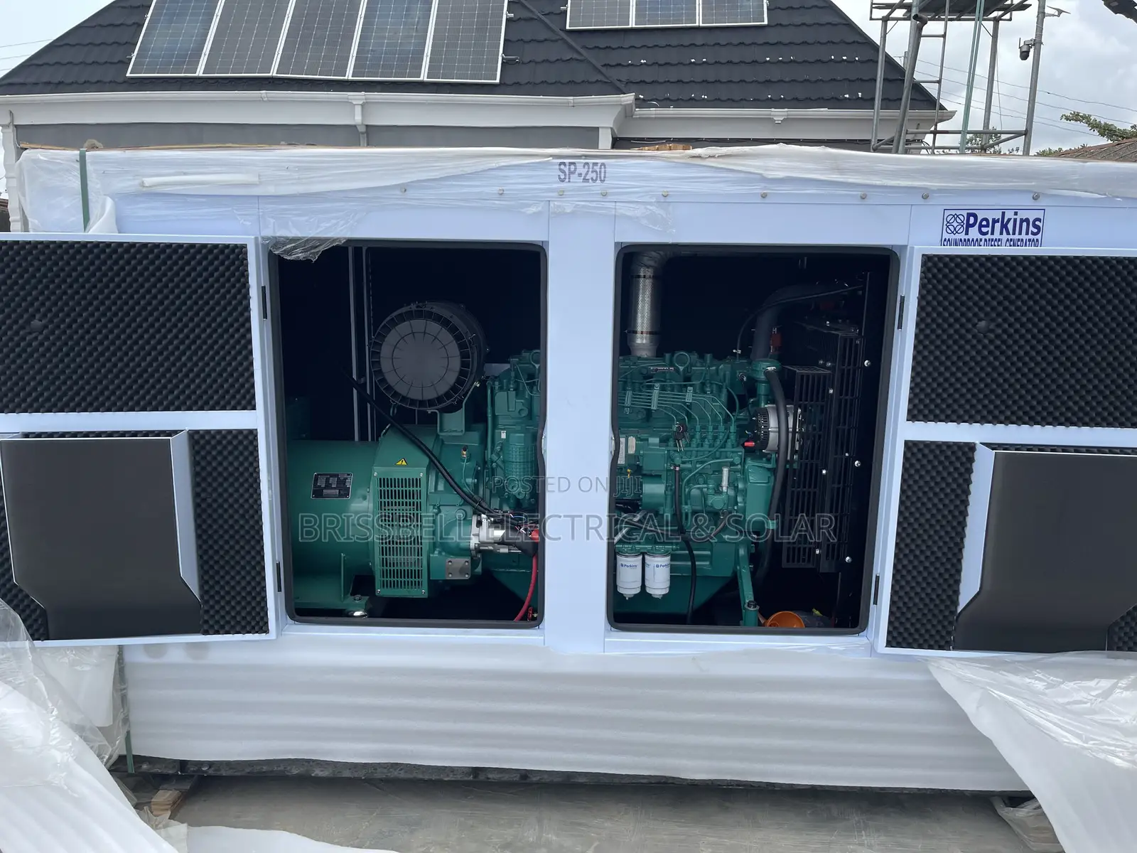 Heavy-duty England Perkins Soundproof Diesel Generator250kva