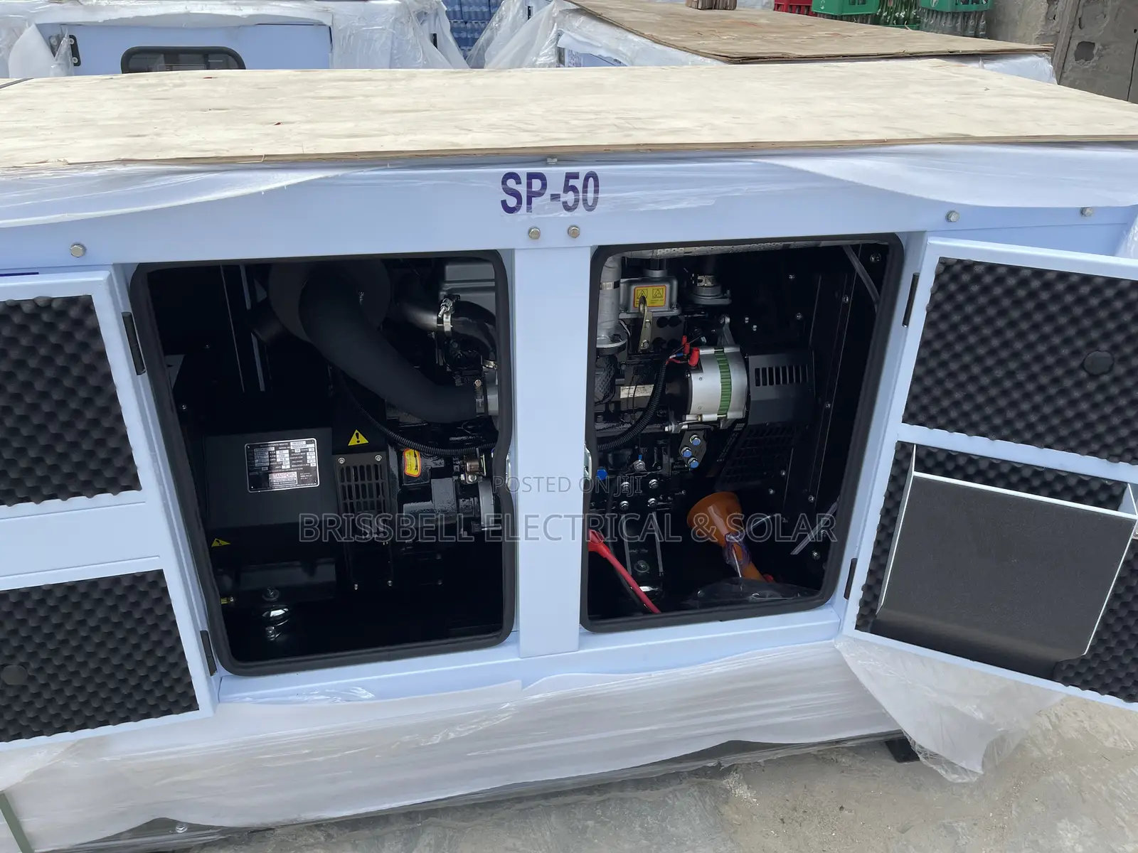 Heavy-duty England Perkins Soundproof Diesel Generator 50kva