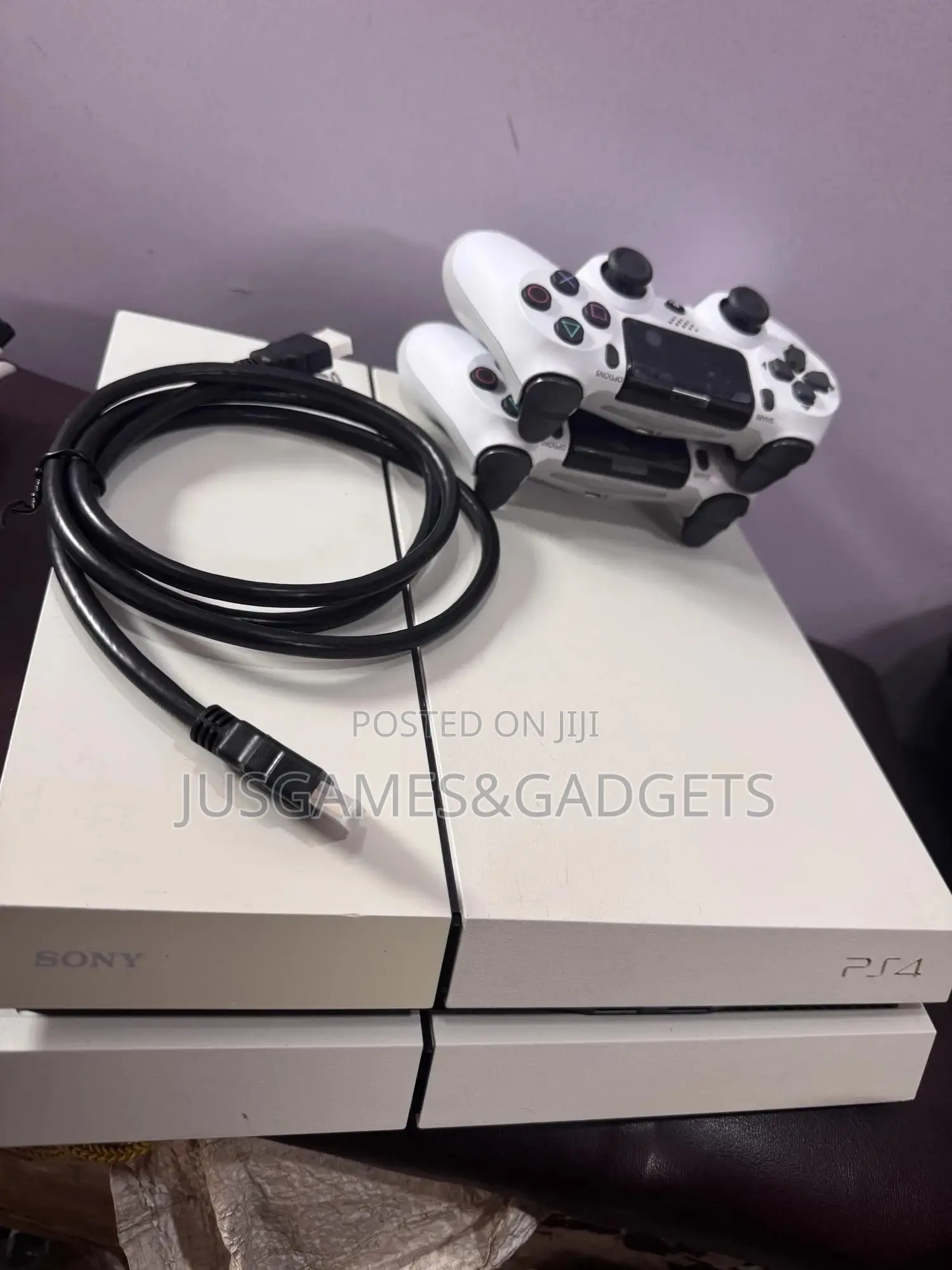 White Playstation 4 Console and Pads
