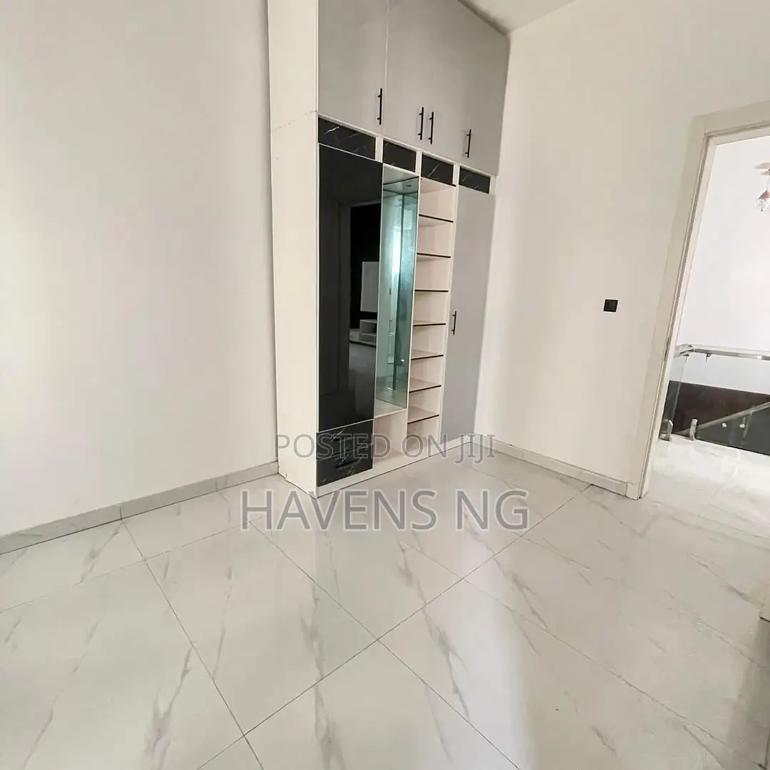 4bdrm Duplex in Lekki Phase 1 for sale