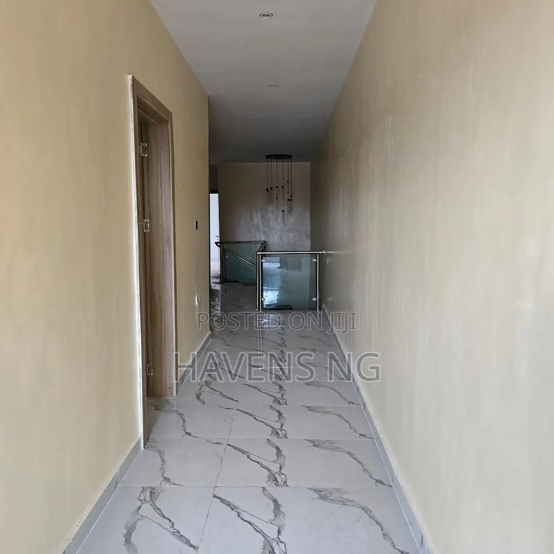 5bdrm Duplex in Lekki Phase 1 for sale