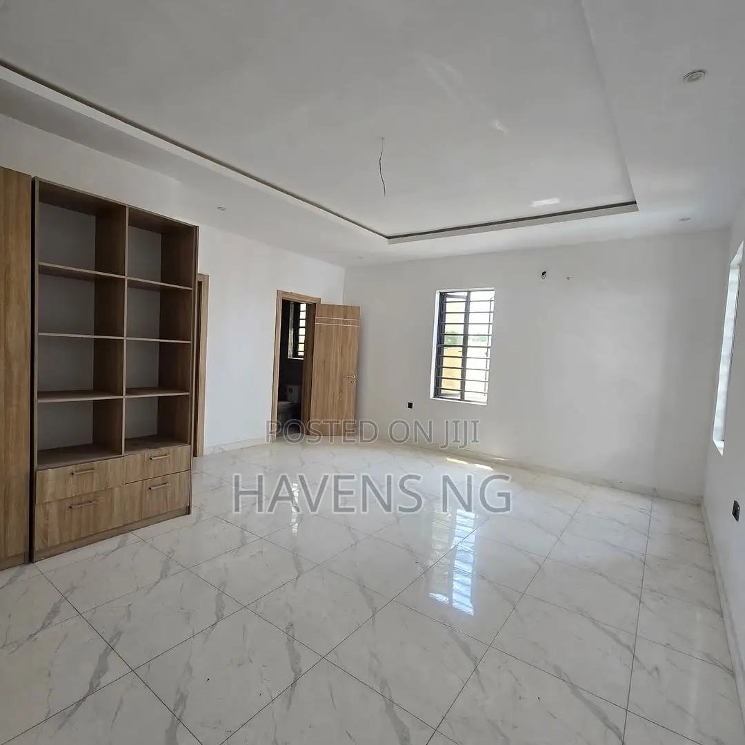 5bdrm Duplex in Lekki Phase 1 for sale