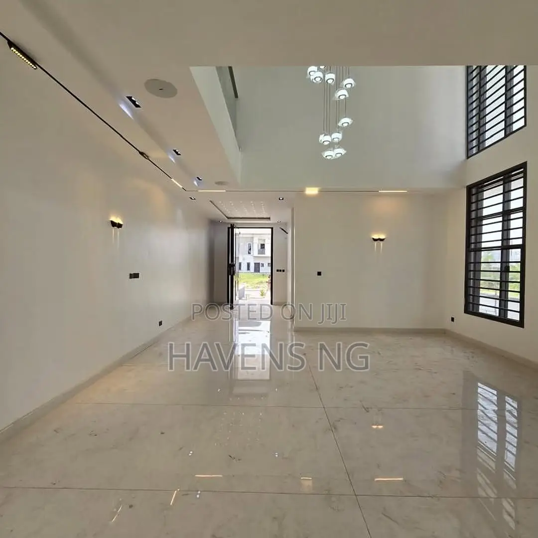 5bdrm Duplex in Ikate for sale
