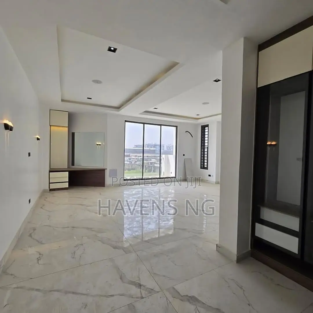 5bdrm Duplex in Ikate for sale