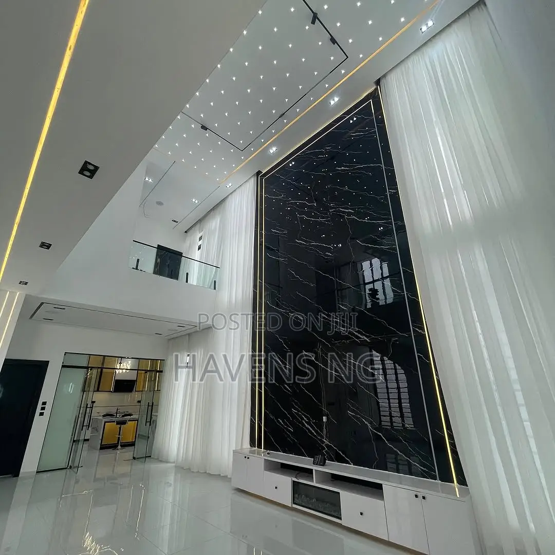 5bdrm Duplex in Chevron for sale