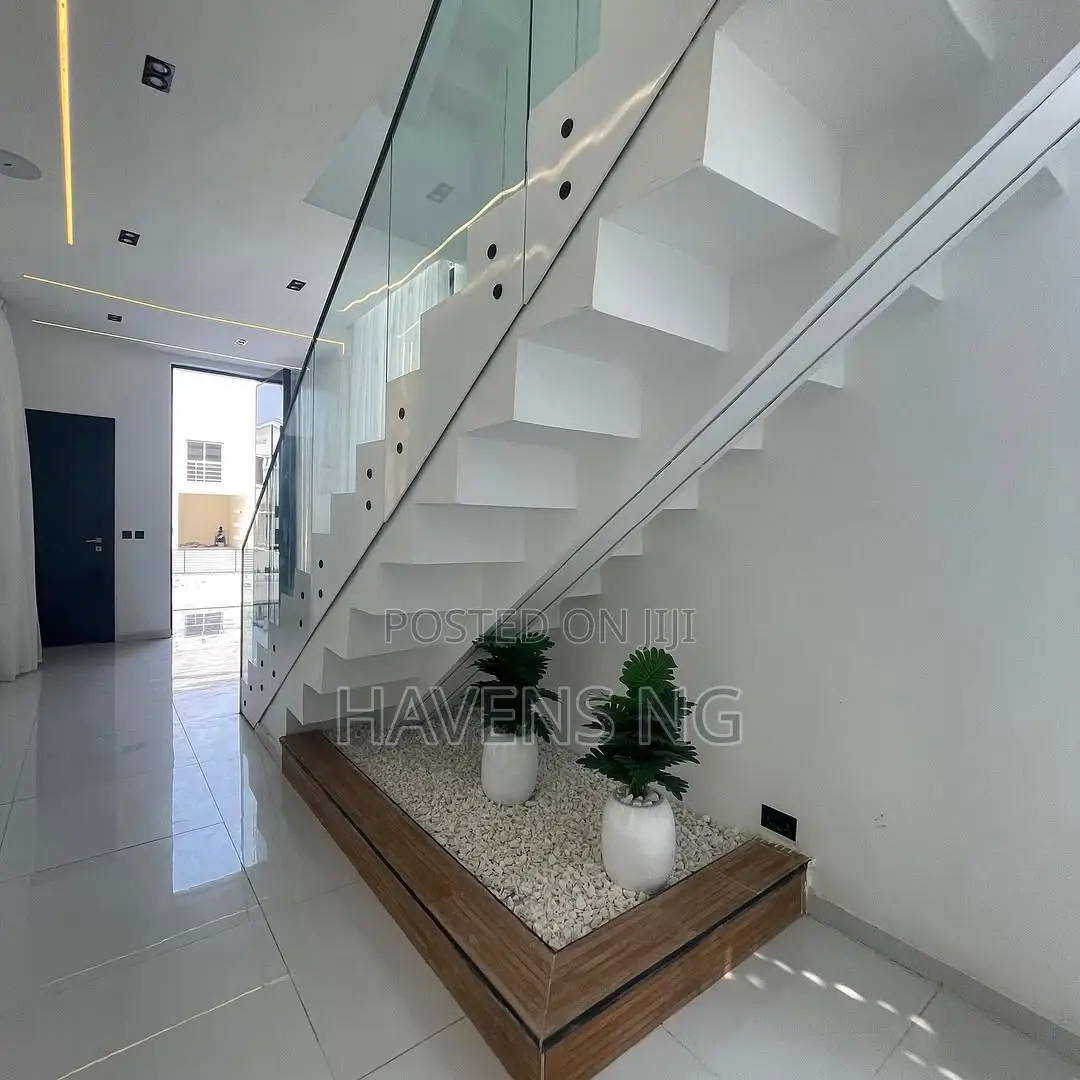 5bdrm Duplex in Chevron for sale