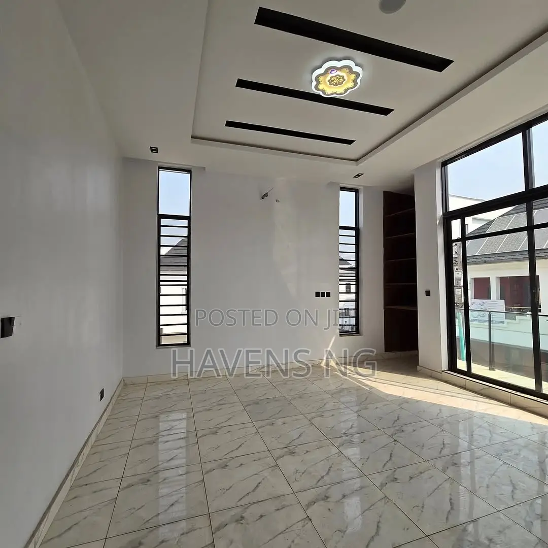 4bdrm Duplex in Ikota for sale
