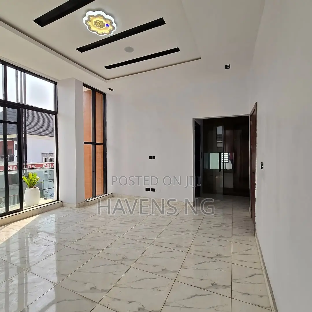 4bdrm Duplex in Ikota for sale