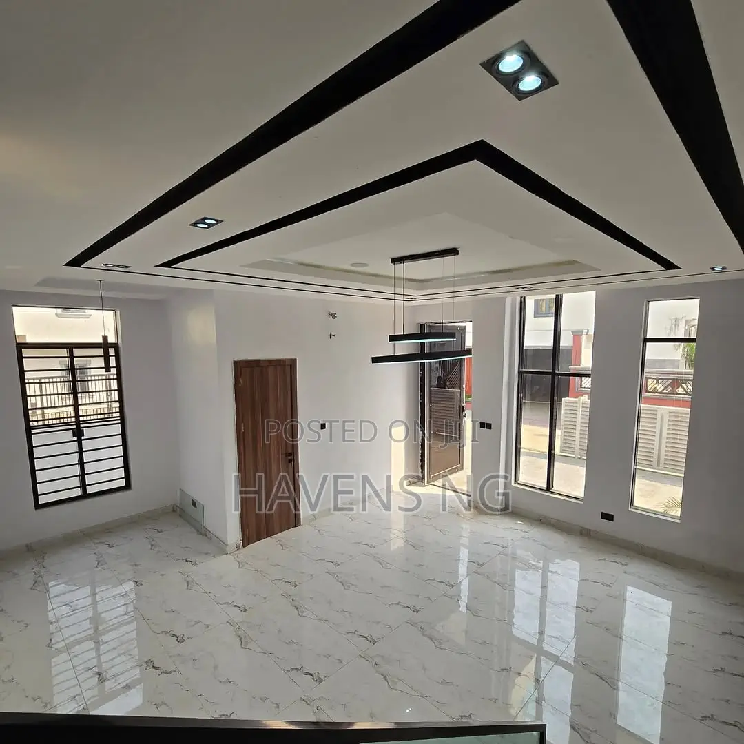 4bdrm Duplex in Ikota for sale
