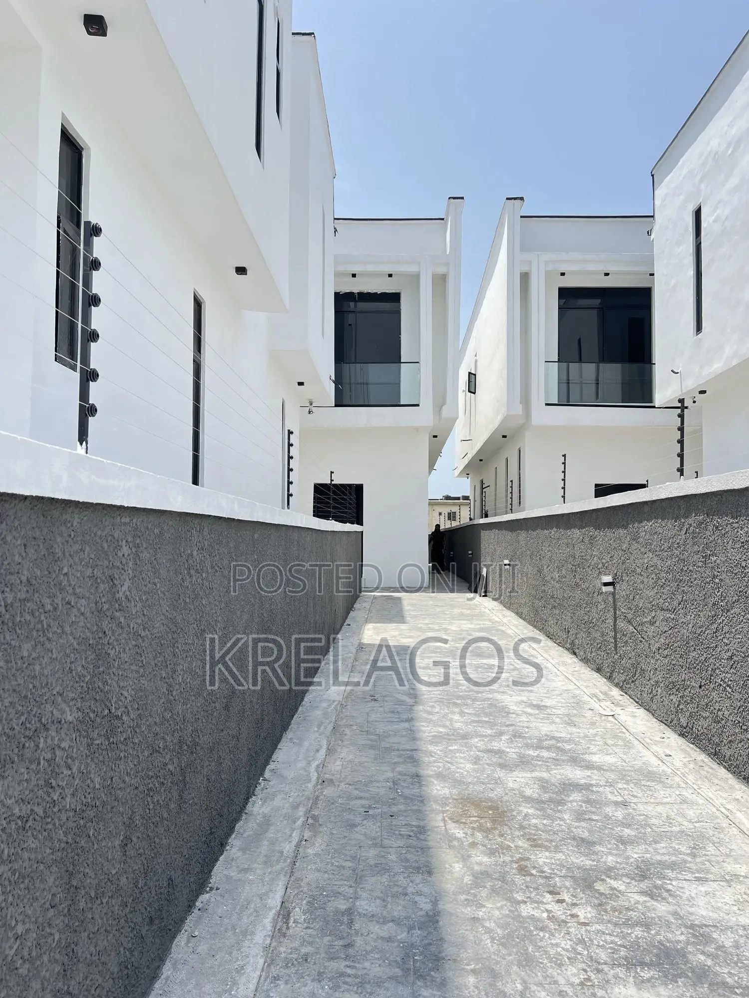 4bdrm Duplex in Orchid, Chevron for sale