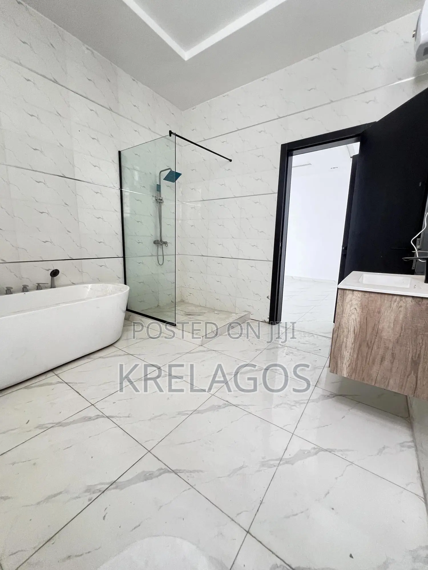 4bdrm Duplex in Orchid, Chevron for sale