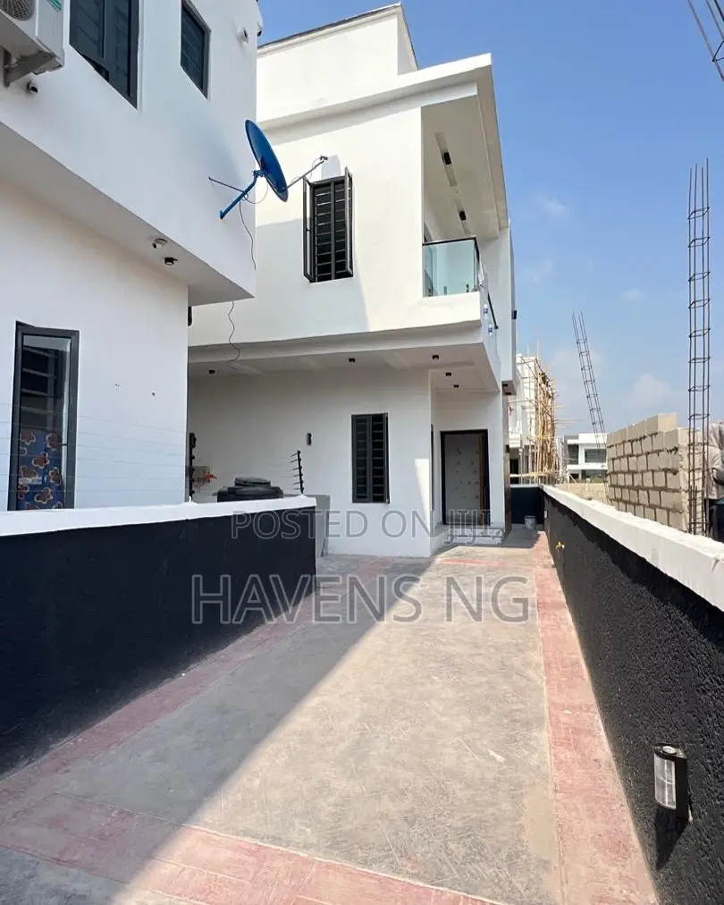 4bdrm Duplex in Lekki Phase 1 for sale
