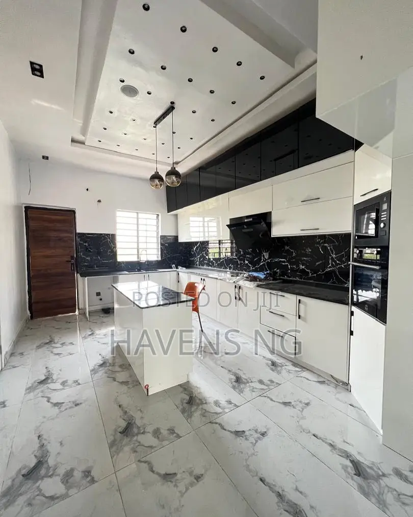 4bdrm Duplex in Lekki Phase 1 for sale