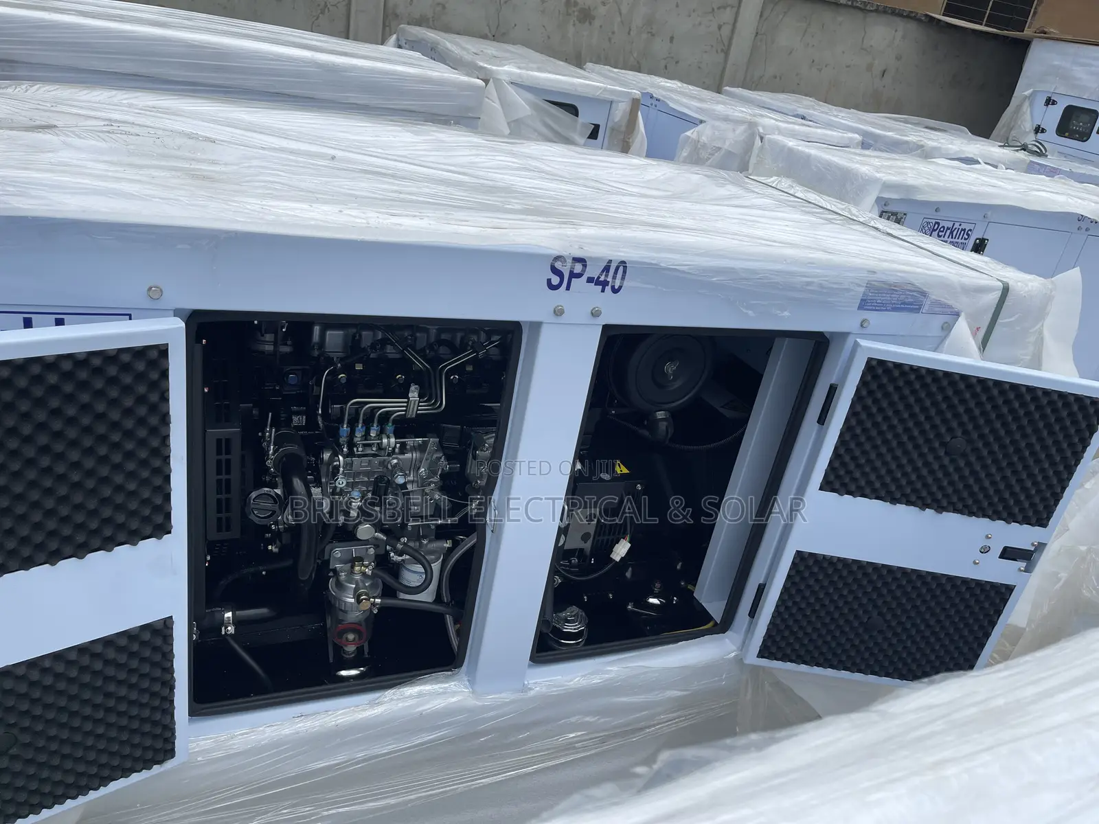 Heavy-duty England Perkins Soundproof Diesel Generator 40kva