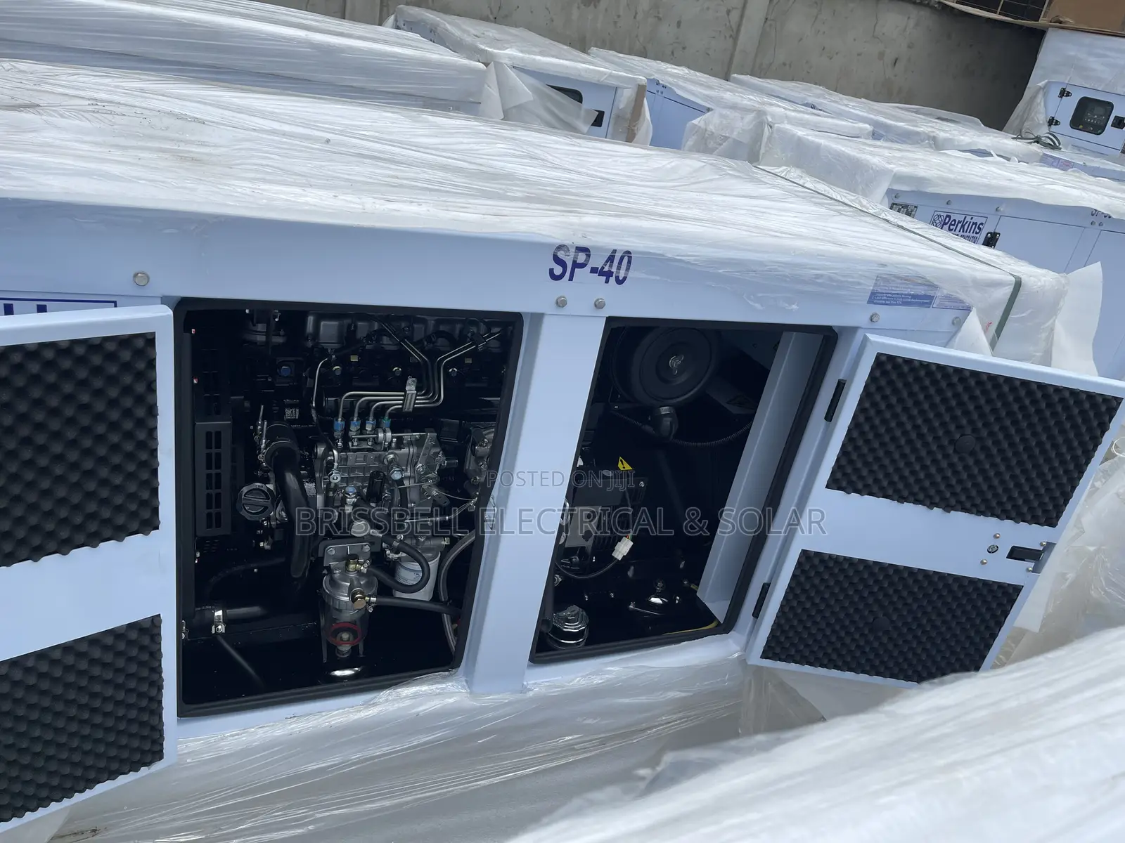 Heavy-duty England Perkins Soundproof Diesel Generator 40kva