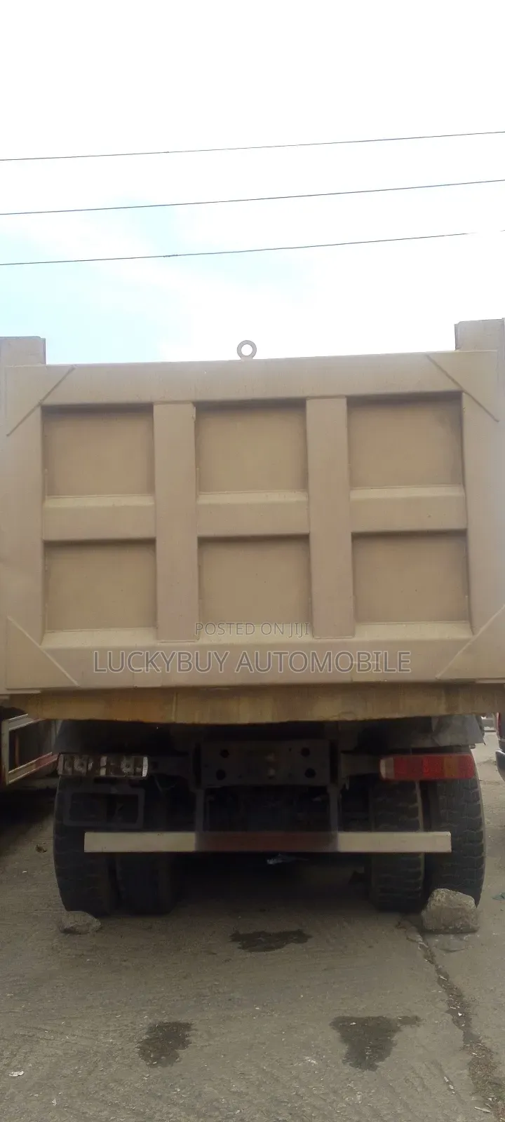 Howo 371 10 Tires Tipper