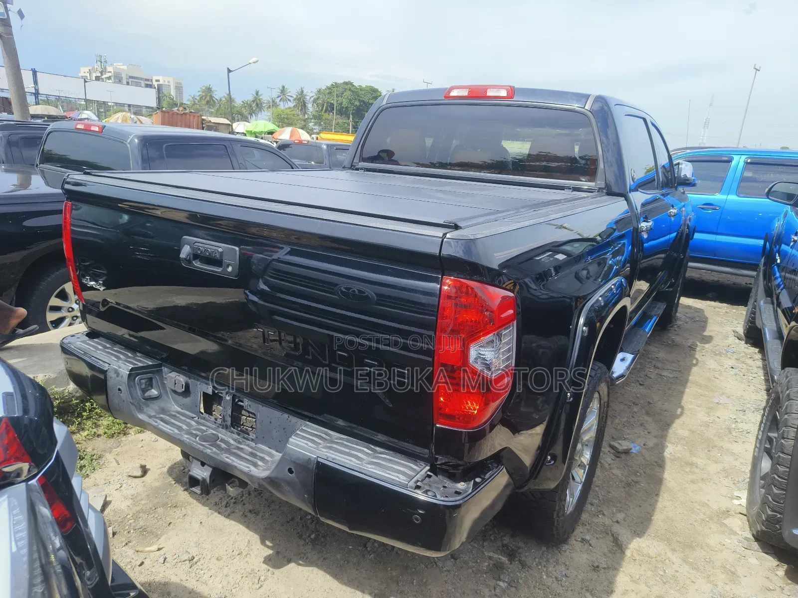 Toyota Tundra Platinum 5.7L V8 4x4 CrewMax 5.6 ft. box 145.7 in. WB